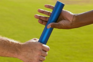 乐鱼体育iOS版-17分大胜！约基奇32+14+14，赛后约基奇快步退场，约翰逊一把抱住哈利伯顿